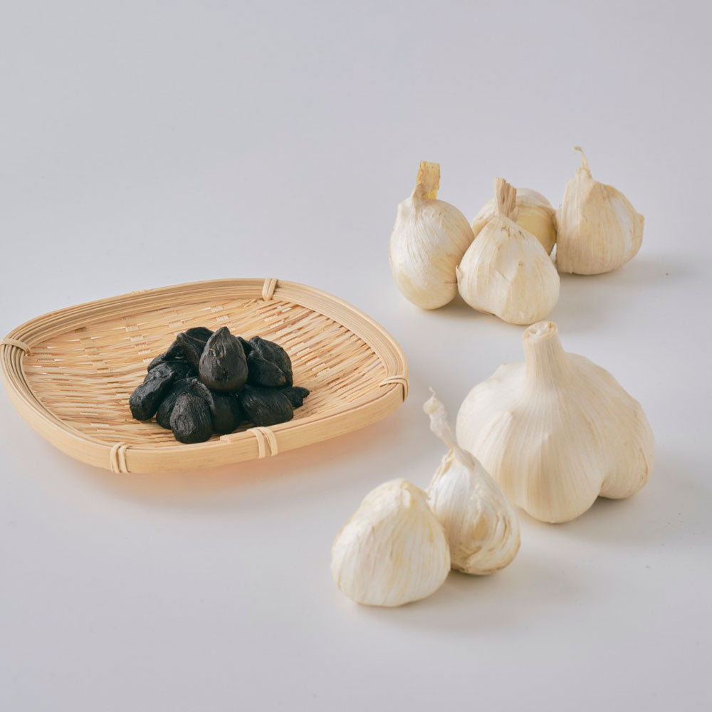 えつり黒にんにく 50g(8粒前後)|あきたしらかみにんにくをじっくりと熟成